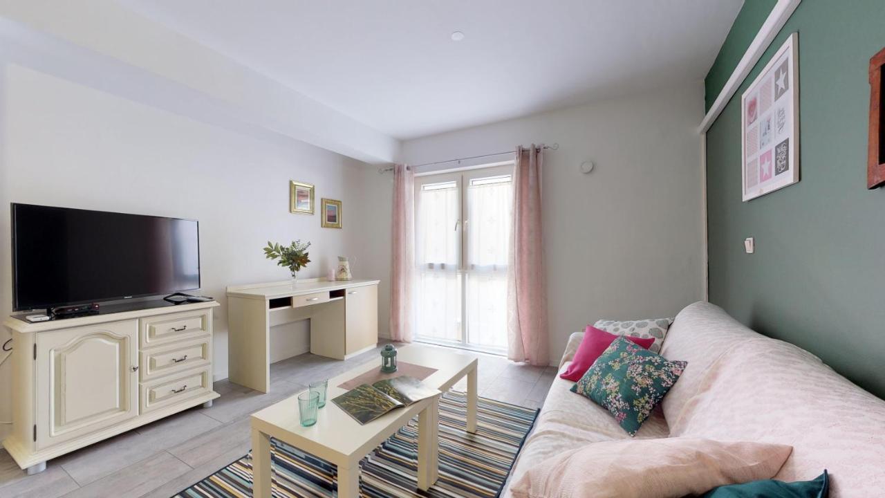 Mirta Deluxe Superior 5 Star Apartment, Your Piece Of Heaven By The Sea & Park, With Sea & Park View Novigrad Istria Eksteriør bilde