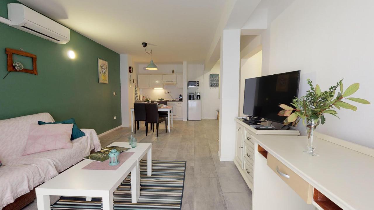 Mirta Deluxe Superior 5 Star Apartment, Your Piece Of Heaven By The Sea & Park, With Sea & Park View Novigrad Istria Eksteriør bilde
